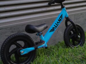 Bicicleta de equilibrio celeste aro 12