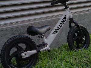 Bicicleta de equilibrio plateada aro 12