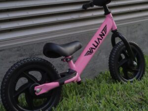 Bicicleta de equilibrio rosada aro 12